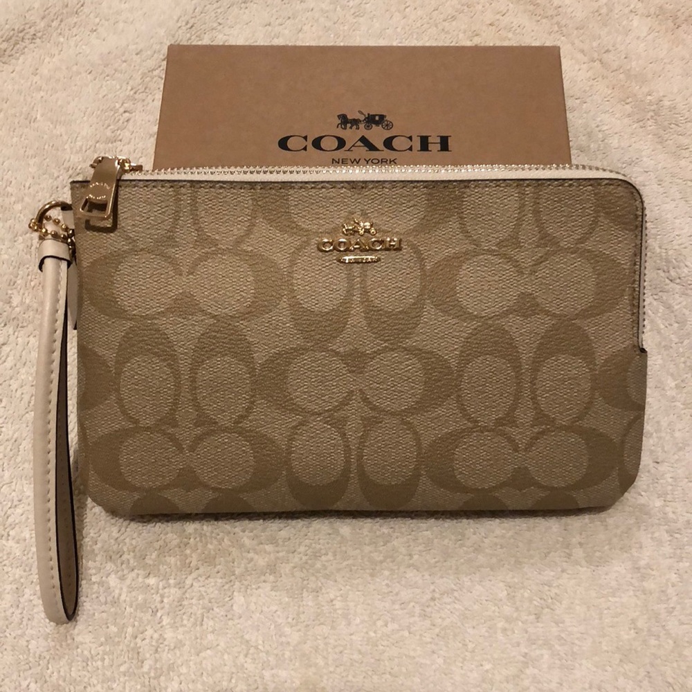 Coach - Wallet / Handbag / Clutch